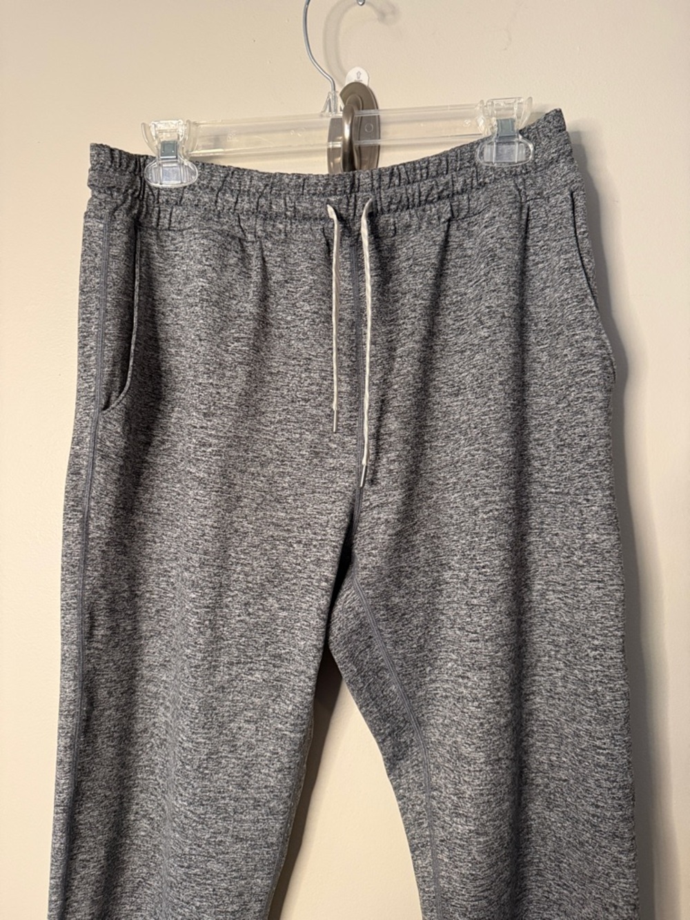 Vuori  Performance Jogger in Heather Gray - Picture 3 of 9